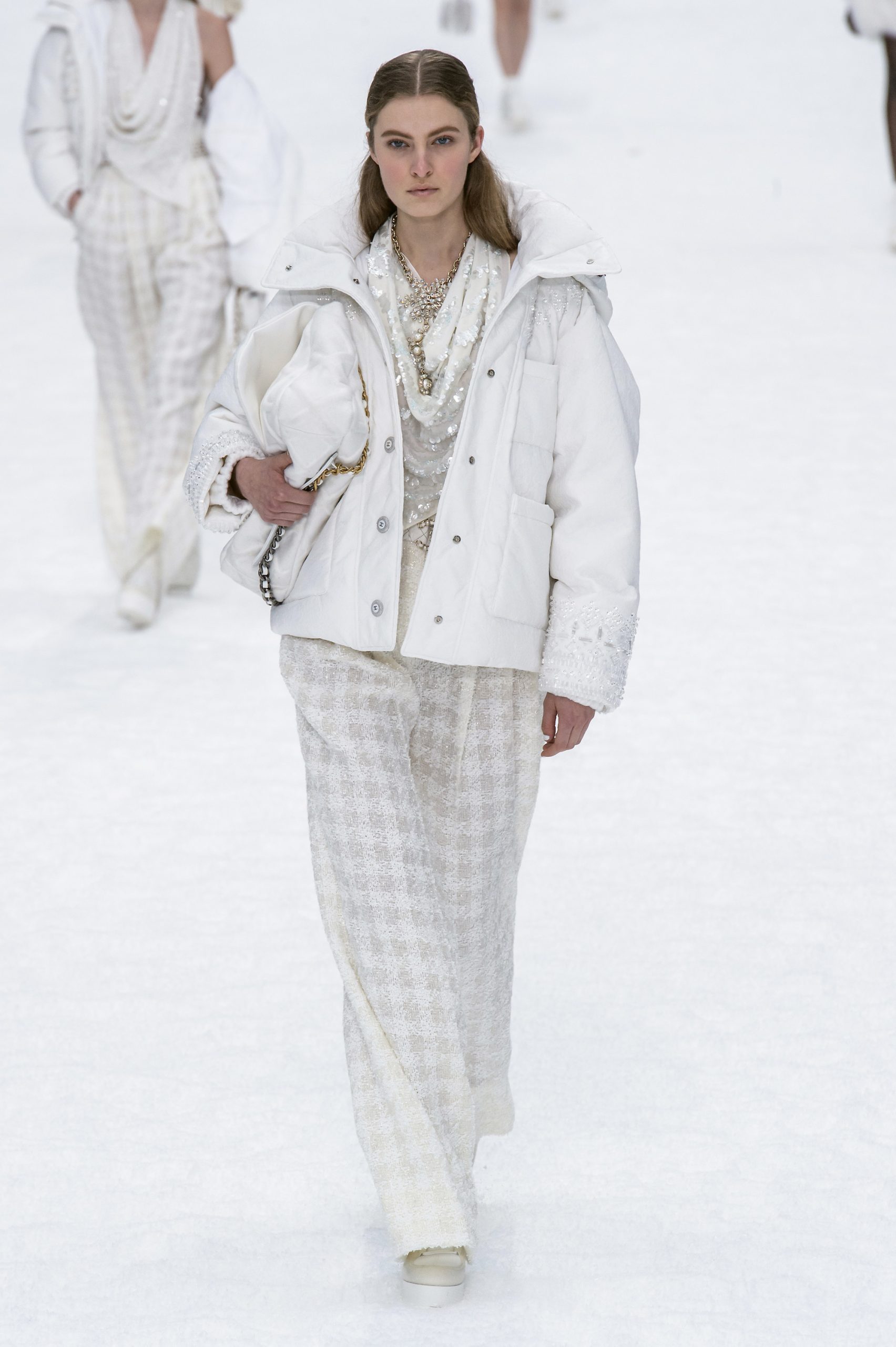Felice Noordhoff op de catwalk bij Chanel herfst/winter 2019