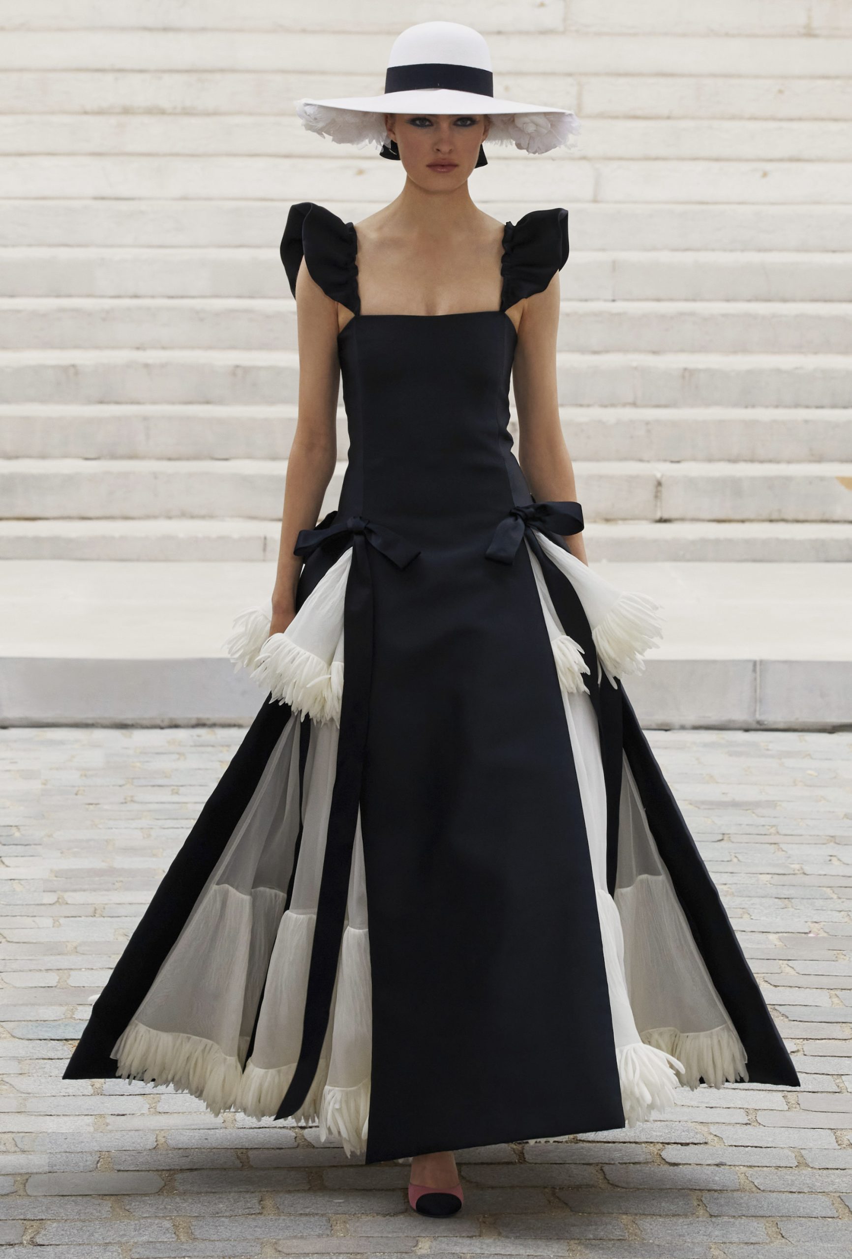 Felice Noordhoff op de catwalk bij Chanel couture herfst/winter 2021