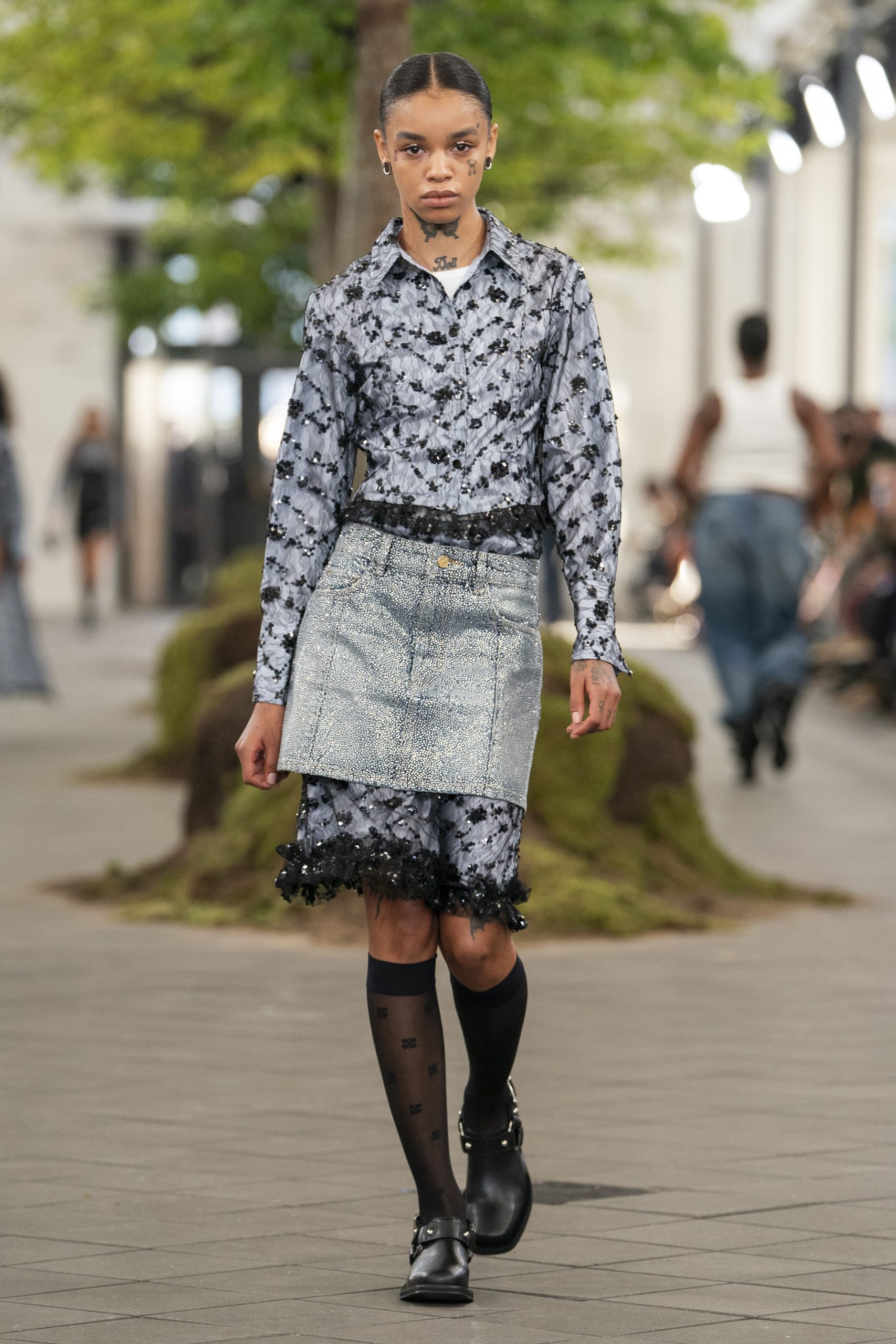 Een look van Ganni lente/zomer 2024