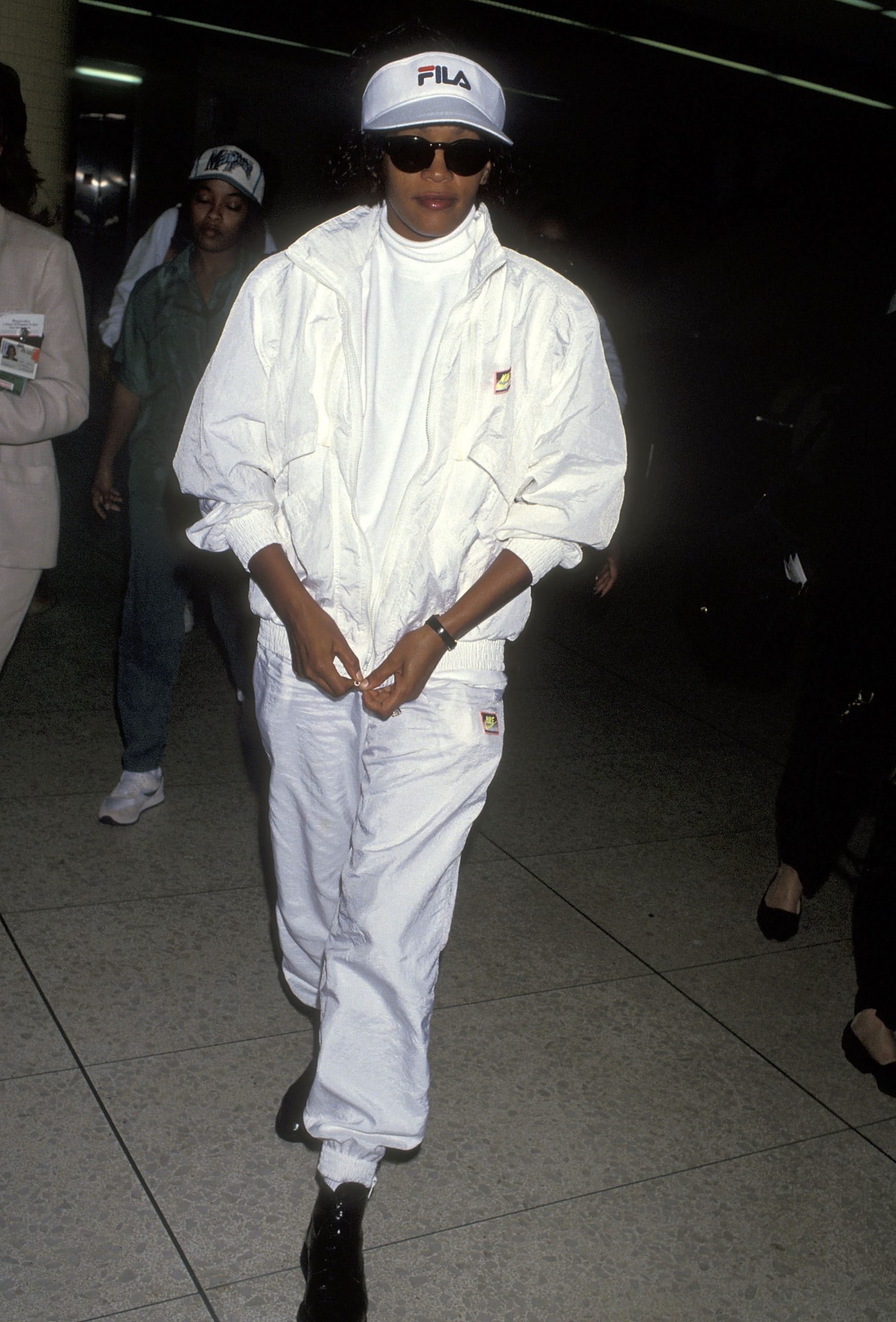 Reizen in stijl in 1993, passend bij een wit trainingspak met een Fila pet