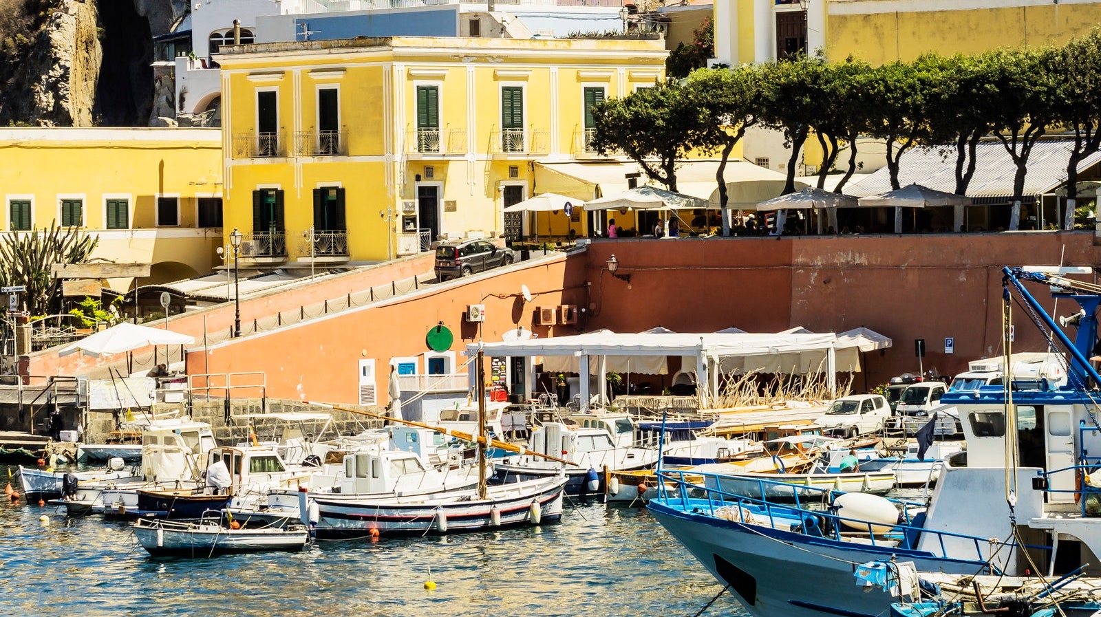 Ponza is het charmante Italiaanse eiland dat je wil bezoeken