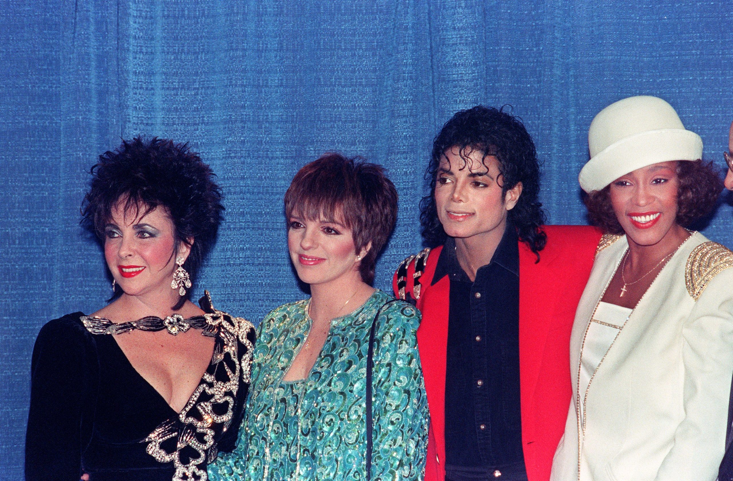 Elizabeth Taylor, Liza Minnelli, Michael Jackson en Houston tijdens een diner van het United Negro College Fund in 1988.