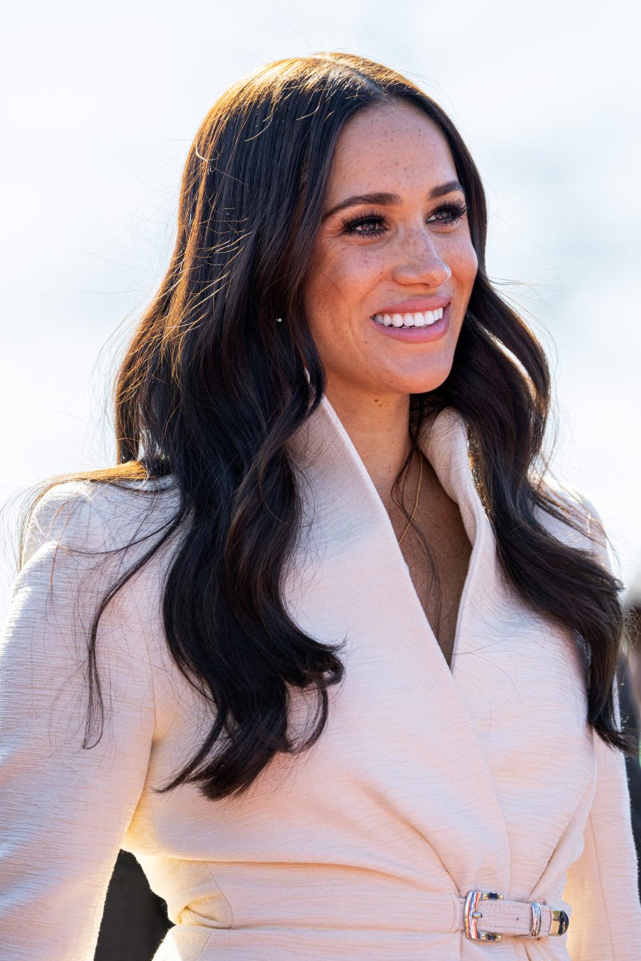 meghan-markle-is-fan-van-de-latte-trend-maar-dan-vertaald-naar-haar-outfit-263799