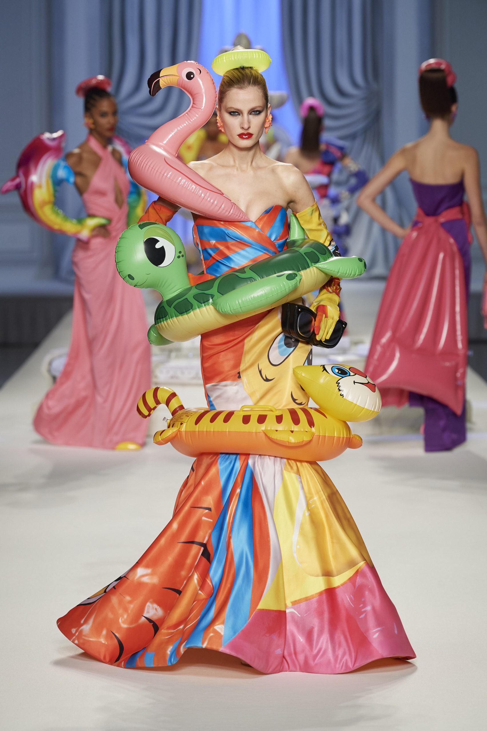 Beste catwalkmomenten van Felice Noordhoff: Moschino lente/zomer 2023