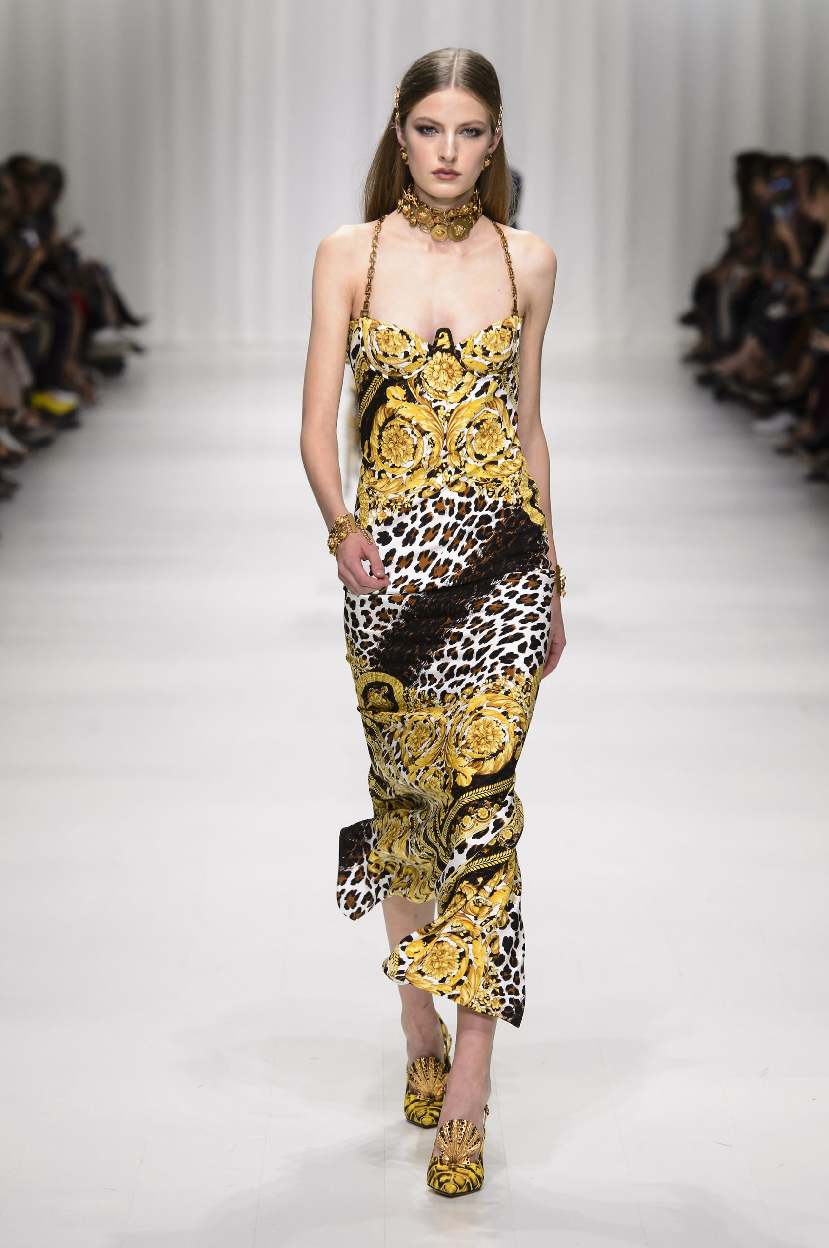 Beste catwalkmomenten van Felice Noordhoff: Versace lente/zomer 2018