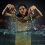 Vogue fotoshoot sieraden en beauty met manicure voor nagels