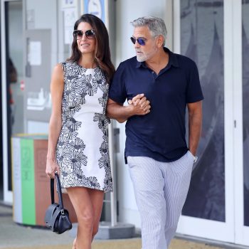 zelfs-amal-clooney-kan-de-aantrekkingskracht-van-de-transparante-schoen-niet-weerstaan-266414