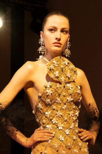 de-memorabelste-catwalkmomenten-van-nederlands-topmodel-felice-noordhoff-387106