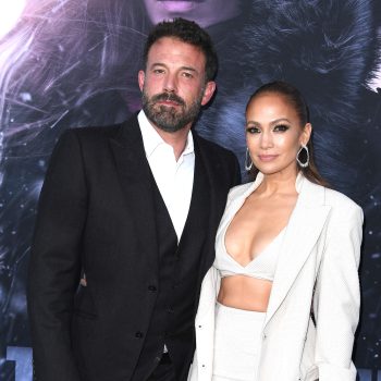 jennifer-lopez-deelt-trouwfotos-vanwege-eenjarig-jubileum-met-ben-affleck-en-die-heb-je-nog-niet-eerder-gezien-265447