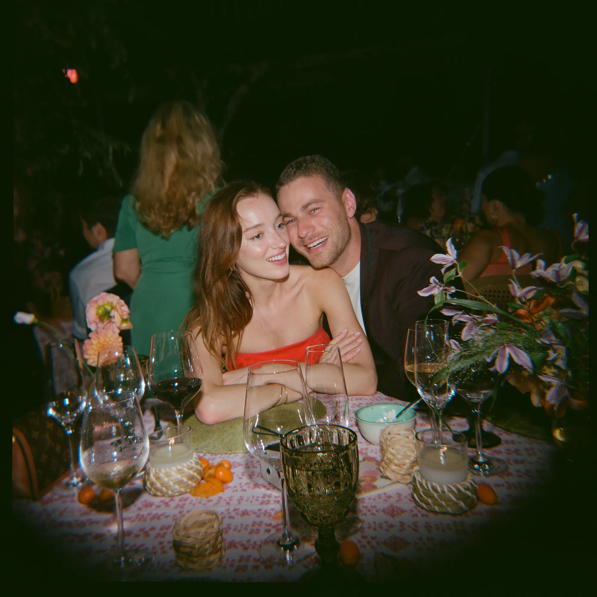 Phoebe Dynevor was een van de gasten