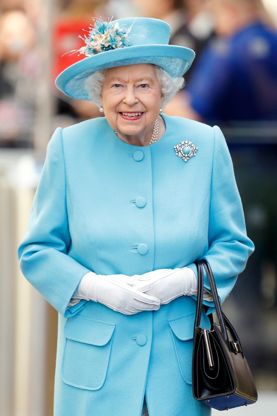 buckingham-palace-deelt-extreem-zeldzaam-portret-van-koningin-elizabeth-op-haar-sterfdag-267264