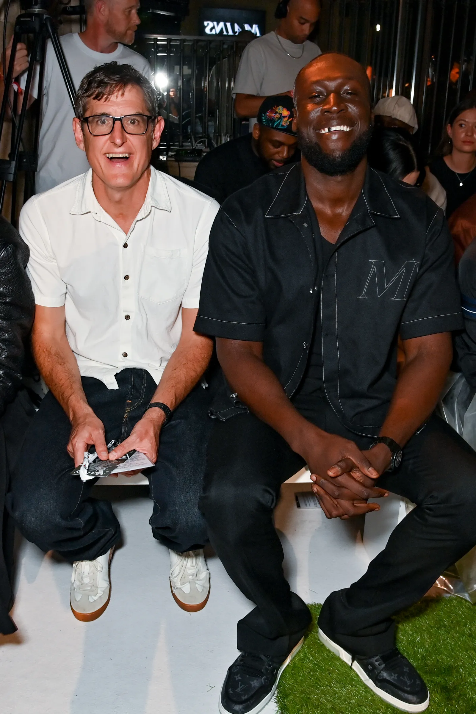 Louis Theroux and Stormzy bij Mains