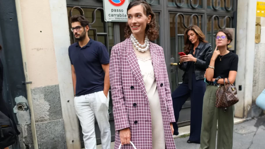 streetstyle-tijdens-milan-fashion-week-een-overzicht-van-de-mooiste-looks-tot-nu-toe-269069