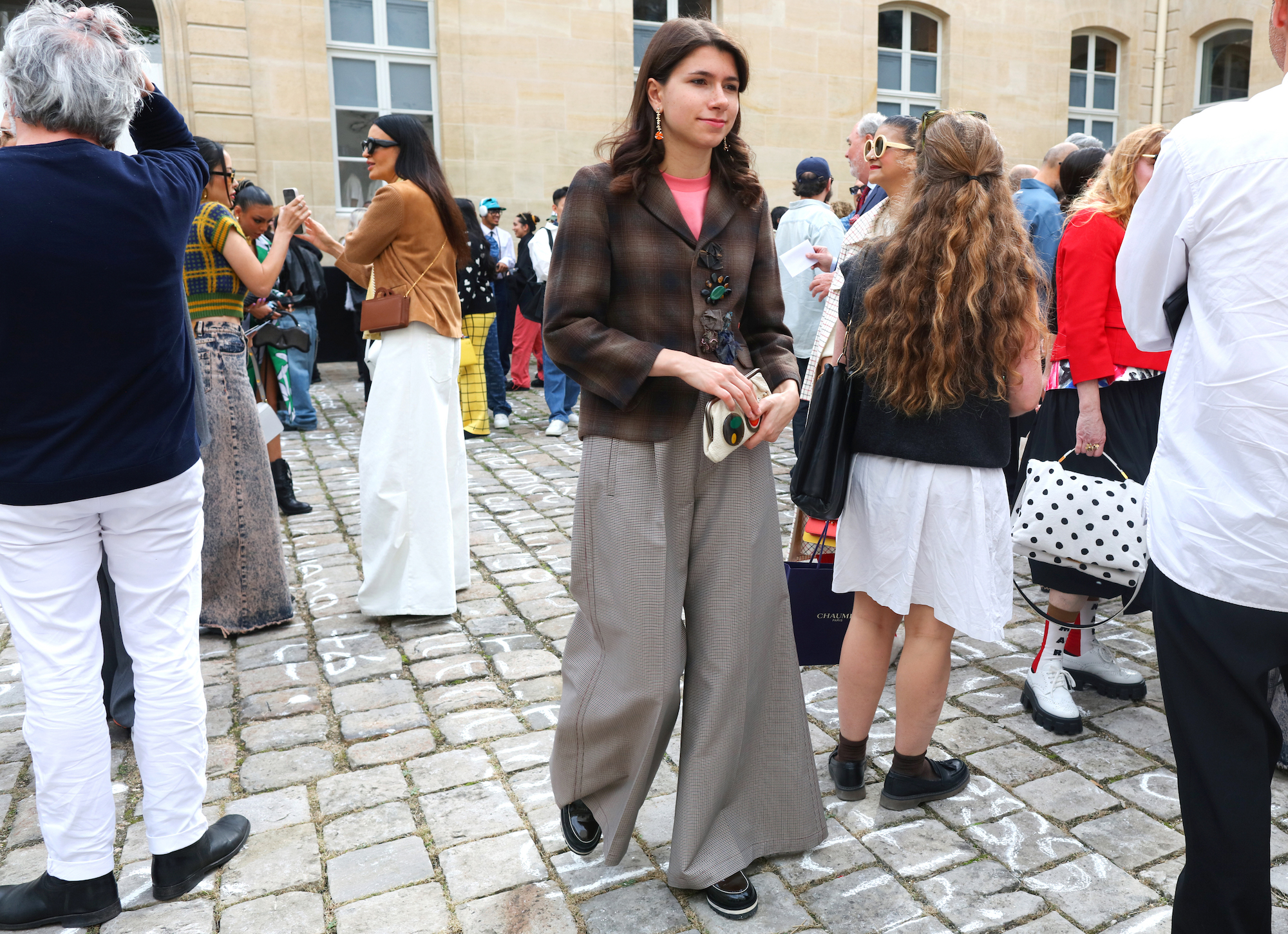 Streetstyle tijdens Paris Fashion Week lente/zomer 2024