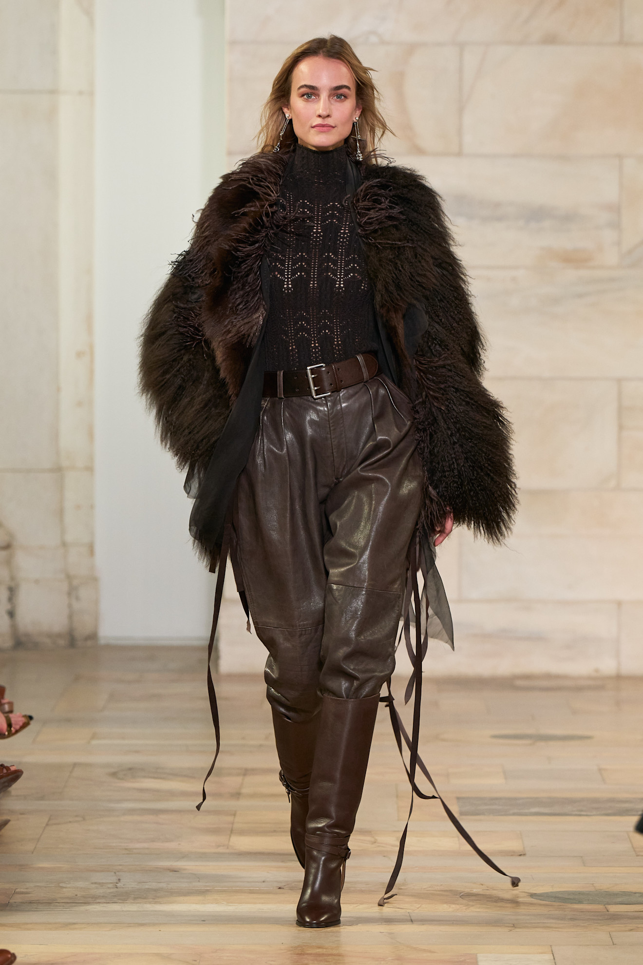 Ralph Lauren herfst/winter 2025 met bruine laarzen