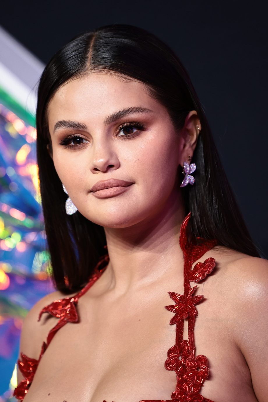 de-naked-dress-van-selena-gomez-zorgde-voor-een-romantisch-moment-tijdens-de-mtv-vmas-267847