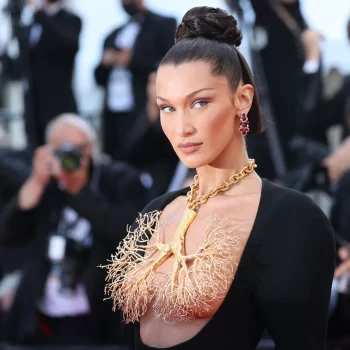 bella-hadid-scheert-haar-hoofd-kaal-voor-nieuwe-marc-jacobs-campagne-267993