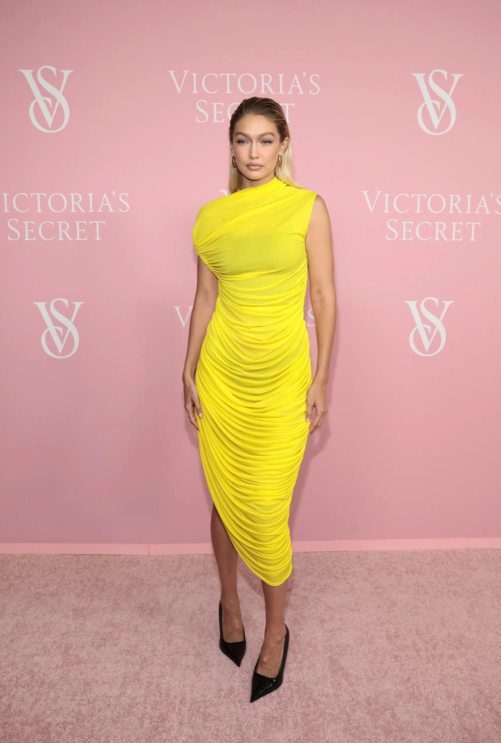 Gigi Hadid is een van de beroemdheden bij New York Fashion Week lente/zomer 2024