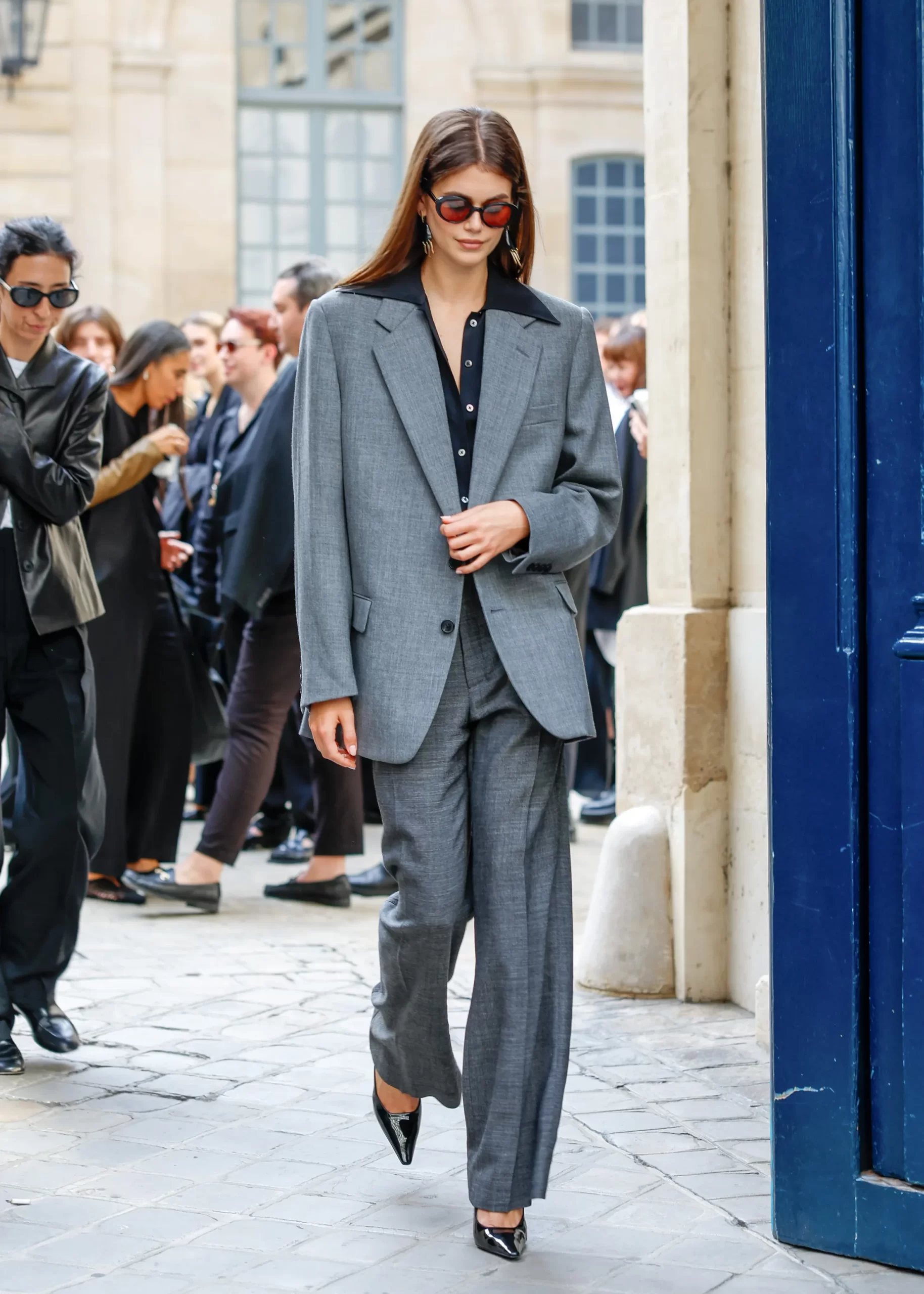 Kaia Gerber is een van de beroemdheden bij Paris Fashion Week lente/zomer 2023
