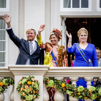 koningin-maxima-draagt-fleurige-look-met-bloemenjas-van-claes-iversen-tijdens-prinsjesdag-268621