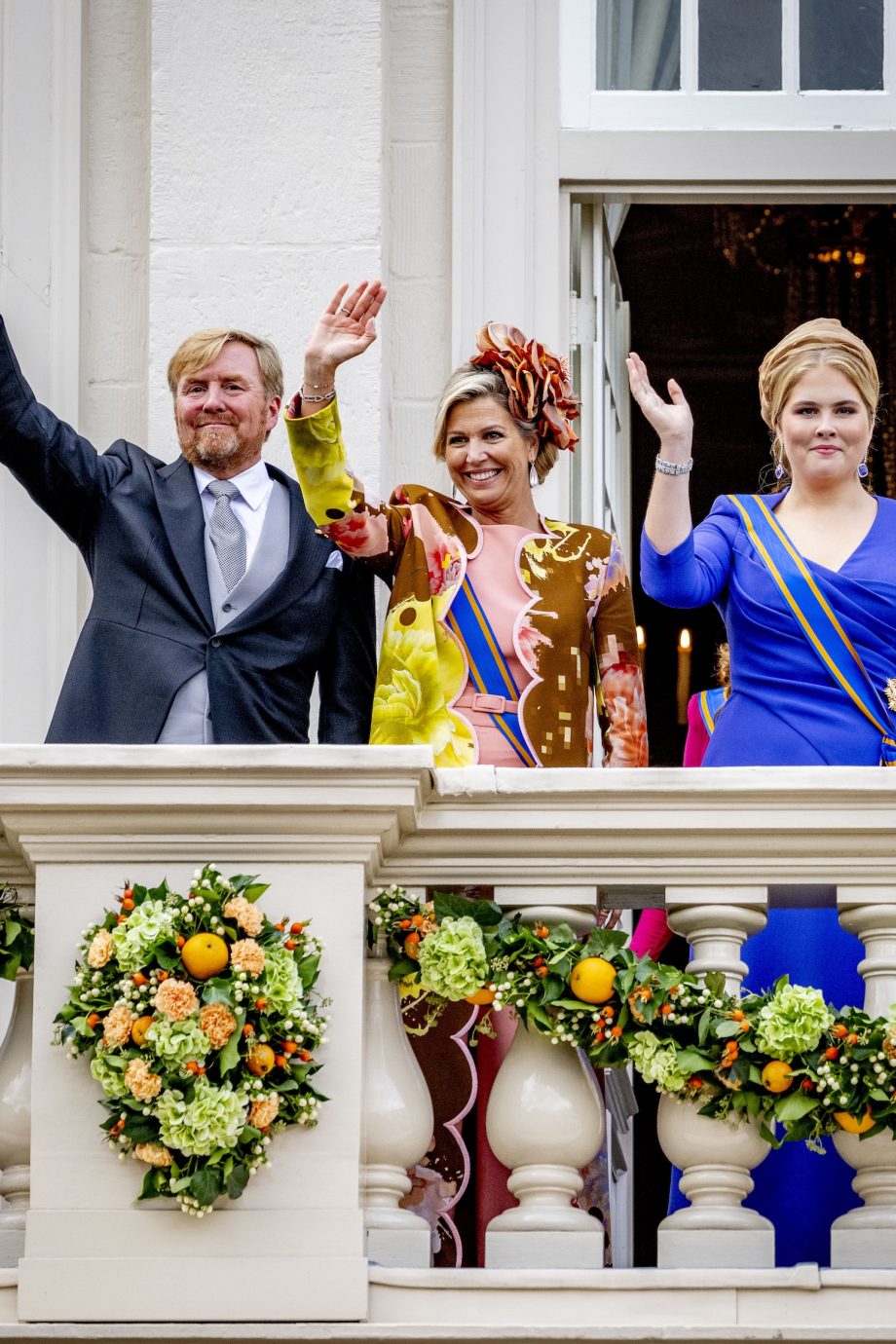 koningin-maxima-draagt-fleurige-look-met-bloemenjas-van-claes-iversen-tijdens-prinsjesdag-268621