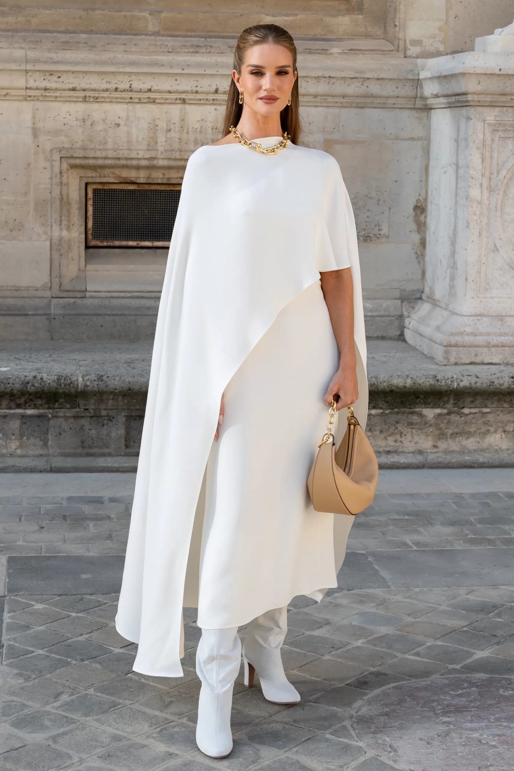 Rosie Huntington-Whiteley bij Valentino