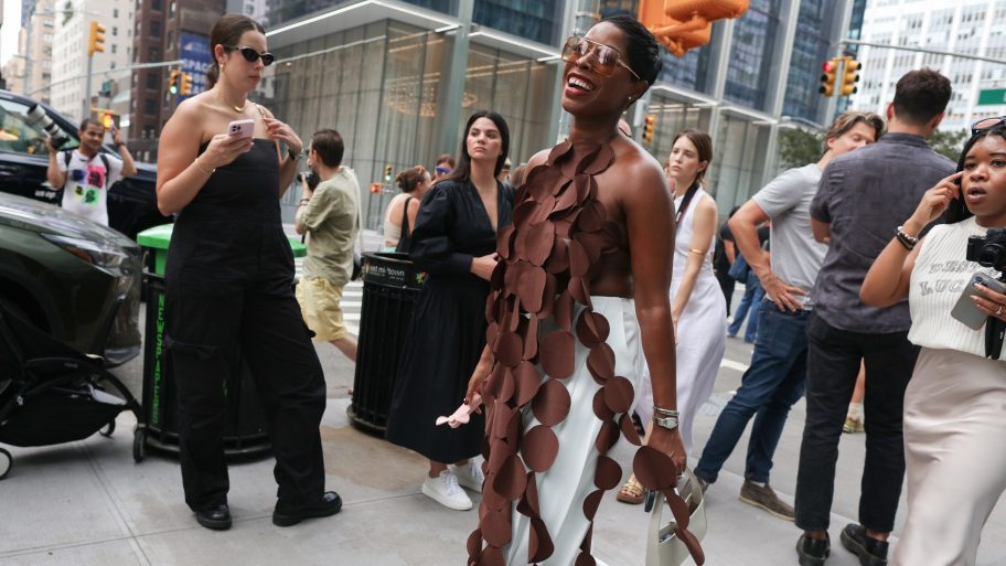 new-york-fashion-week-lente-zomer-2024-de-beste-streetstylelooks-op-een-rij-267605