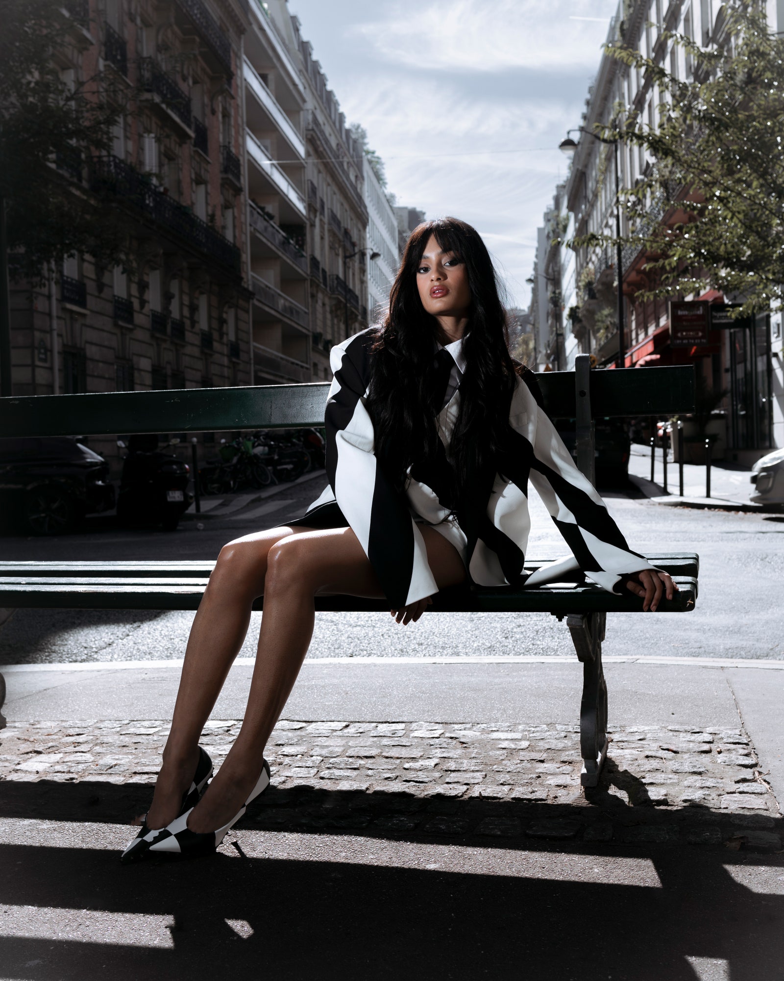 tube girl Sabrina bahsoon in Valentino in parijs