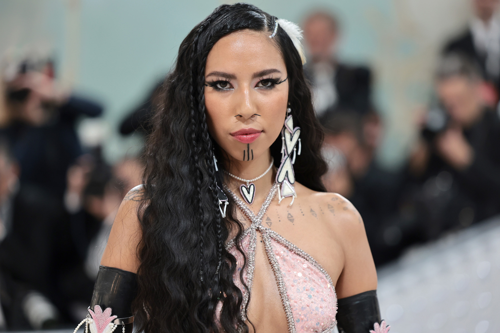 Quannah Chasinghorse op het Met Gala van 2022