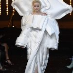 De 'bed dress' bij Viktor & Rolf herfst/winter 2019