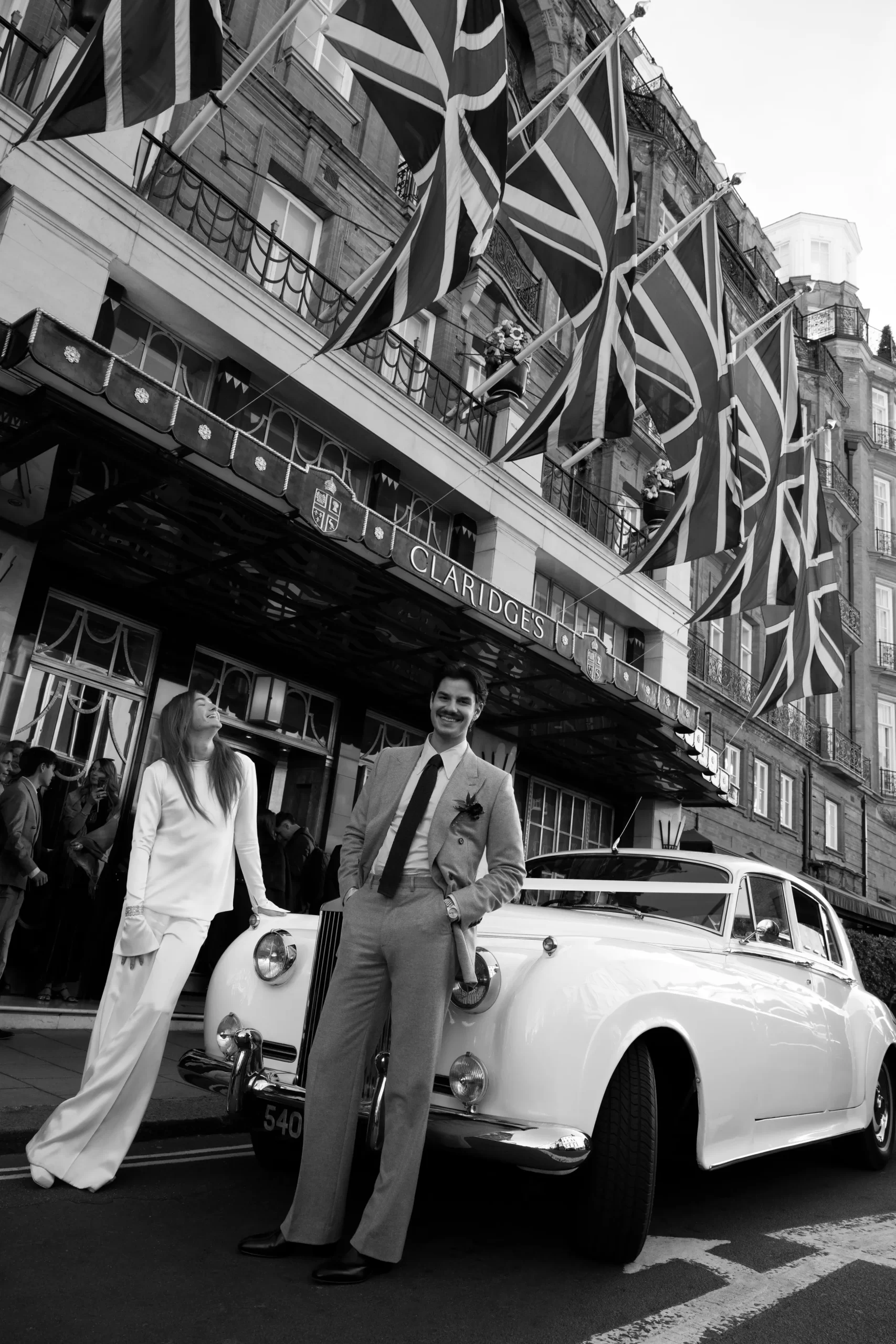 Bij Claridge's aankomen in deze auto voelde echt alsof we in een scène uit een film zaten.