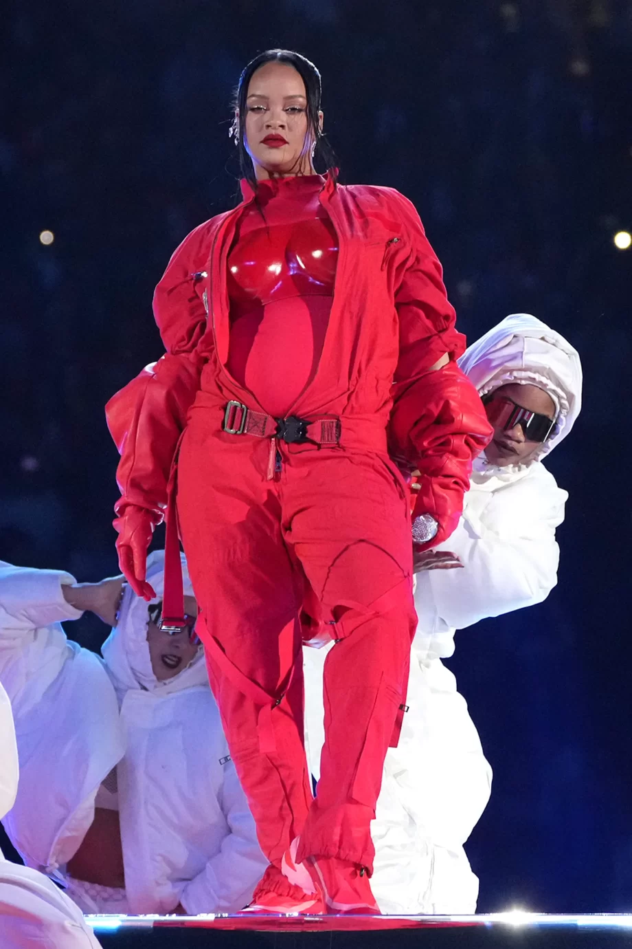 rihannas-rode-super-bowl-look-bemachtigen-het-kan-272442