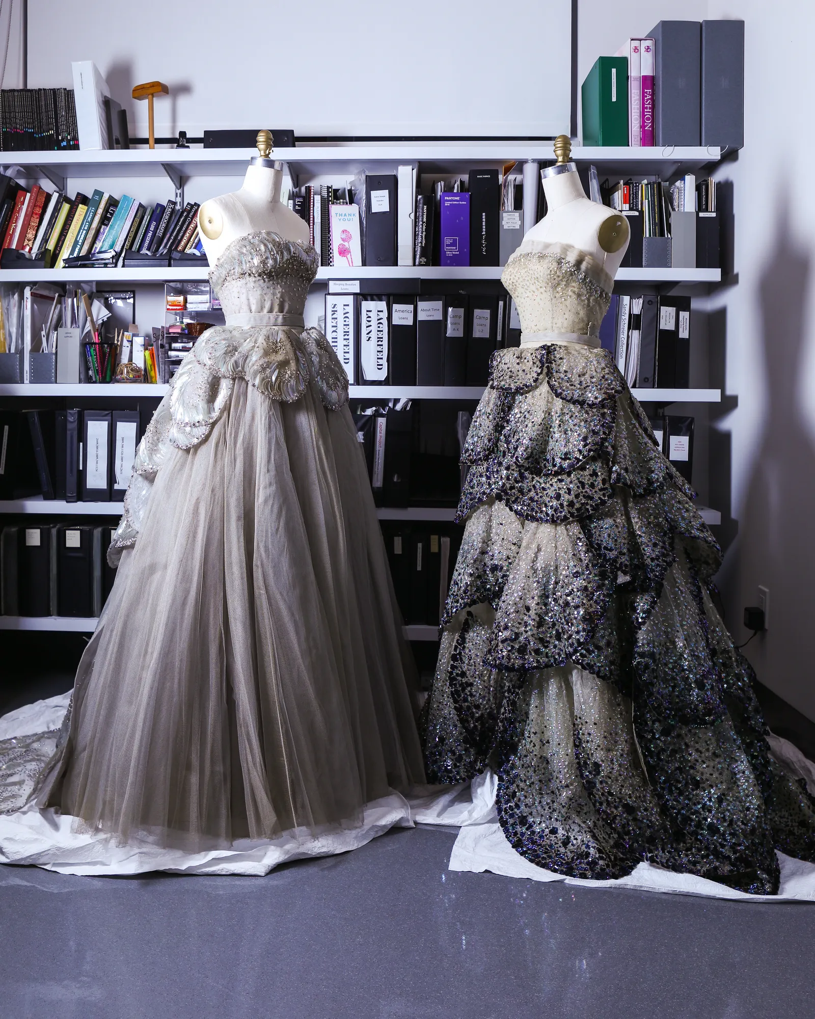 Venus-baljurk en Junon-baljurk van Christian Dior, herfst 1949.