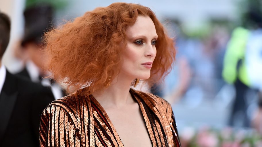 switchen-naar-rood-haar-voor-de-beste-kapsels-kijk-je-af-bij-supermodel-karen-elson-276125