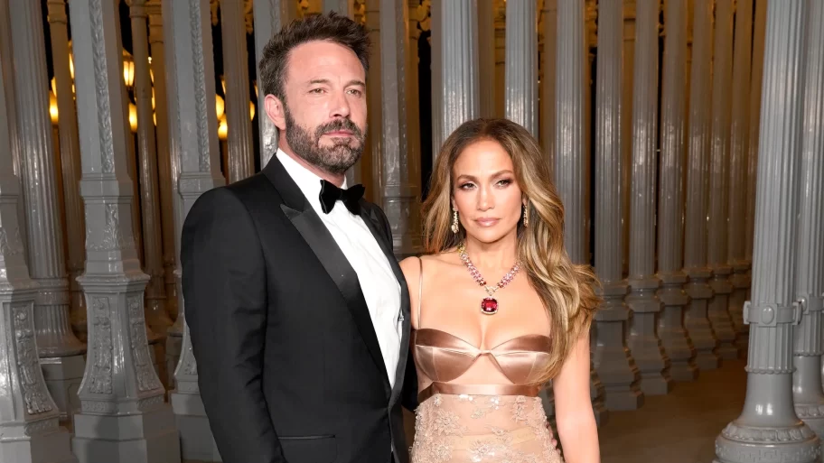 bekijk-alle-schitterende-looks-van-beroemdheden-op-de-rode-loper-van-het-lacma-gala-273989