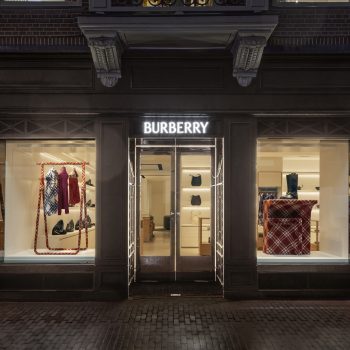 kijk-binnen-in-de-compleet-vernieuwde-burberry-winkel-in-amsterdam-275656