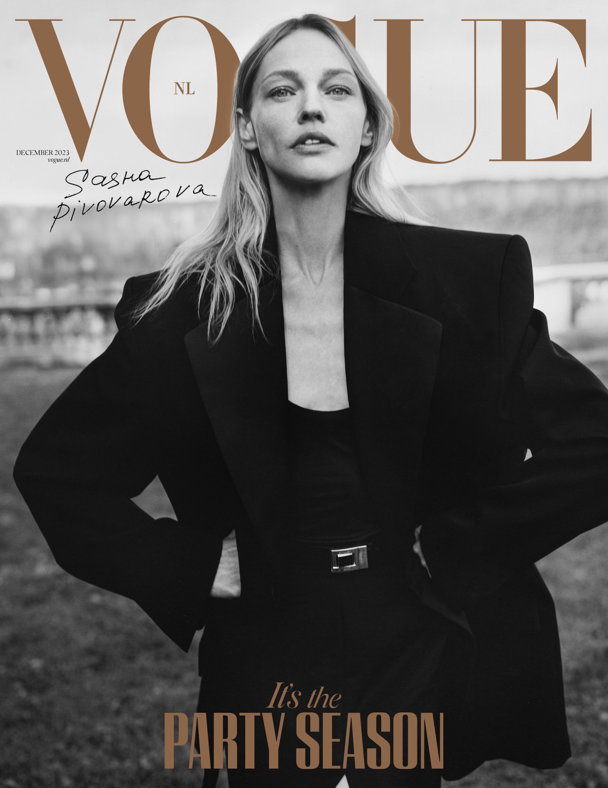 Vogue december 2023 met Sasha Pivovarova