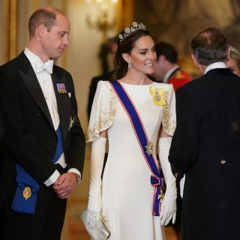 kate-middleton-draagt-spectaculaire-vergeten-diamanten-bloementiara-naar-staatsbanket-275890