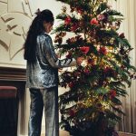 Boom vol kerstballen en ornamenten