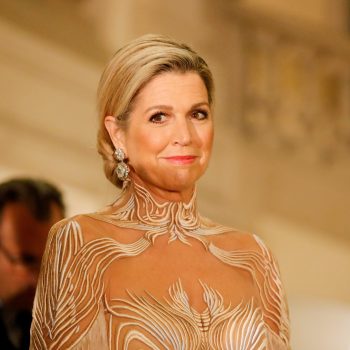 koningin-maxima-straalt-in-dromerige-jurk-van-iris-van-herpen-bij-opening-tentoonstelling-in-parijs-276680