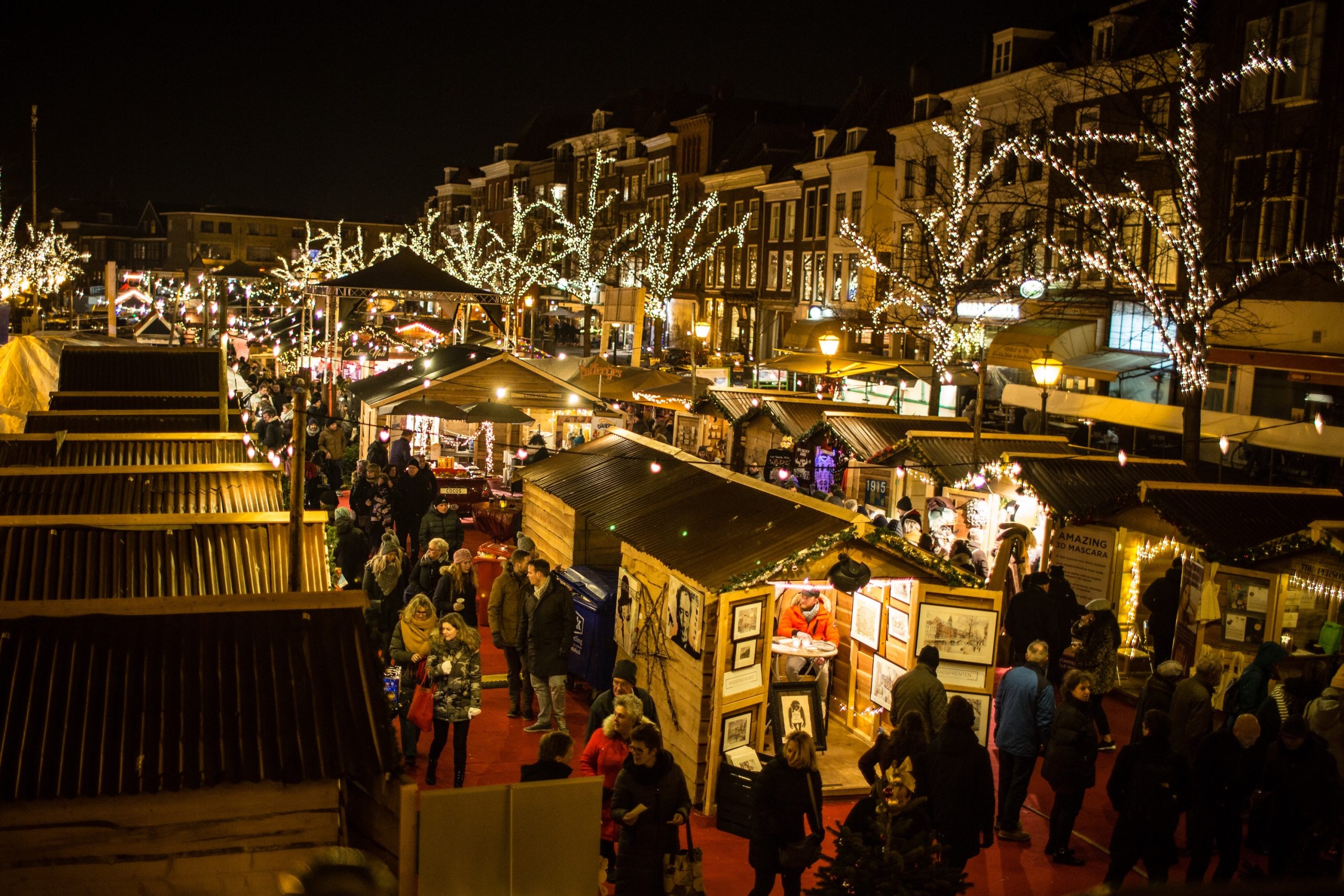 De drijvende kerstmarkt in Leiden is een van de leukste kerstmarkten in Nederland
