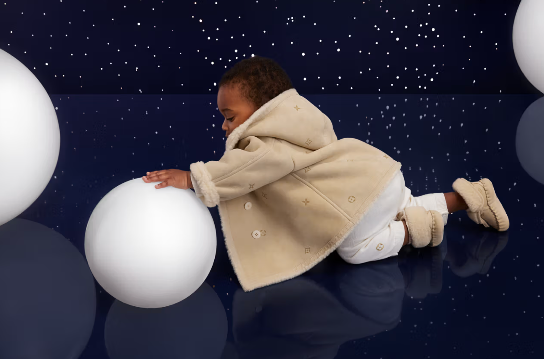 Campagnebeeld van LV's collectie voor baby's