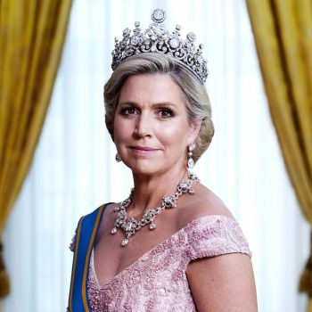 koningin-maxima-draagt-opnieuw-dromerige-jan-taminiau-jurk-voor-nieuwe-staatsieportretten-274655