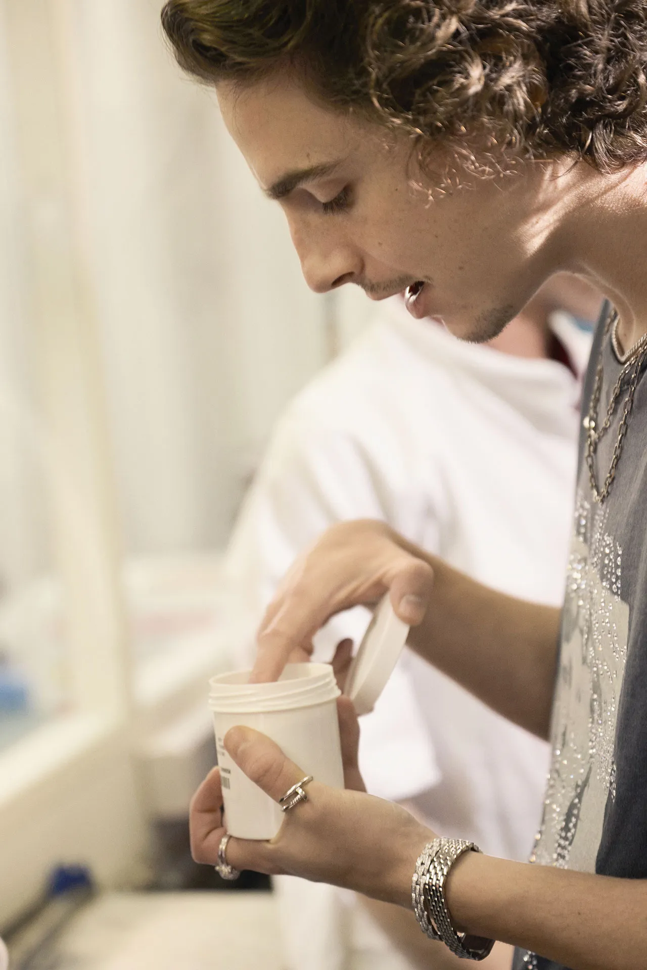 De acteur vertelde Vogue dat zijn meest dierbare sieraden sentimentele waarde hebben.