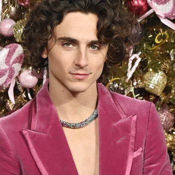 timothee-chalamet-ontwerpt-unieke-op-snoep-geinspireerde-willie-wonka-ketting-met-cartier-276638