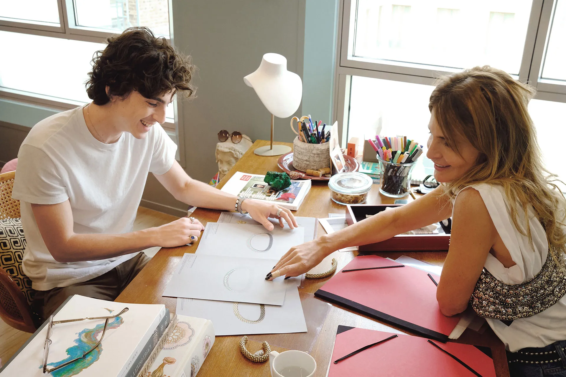 Chalamet met Cartier's creatief directeur juwelen en horlog