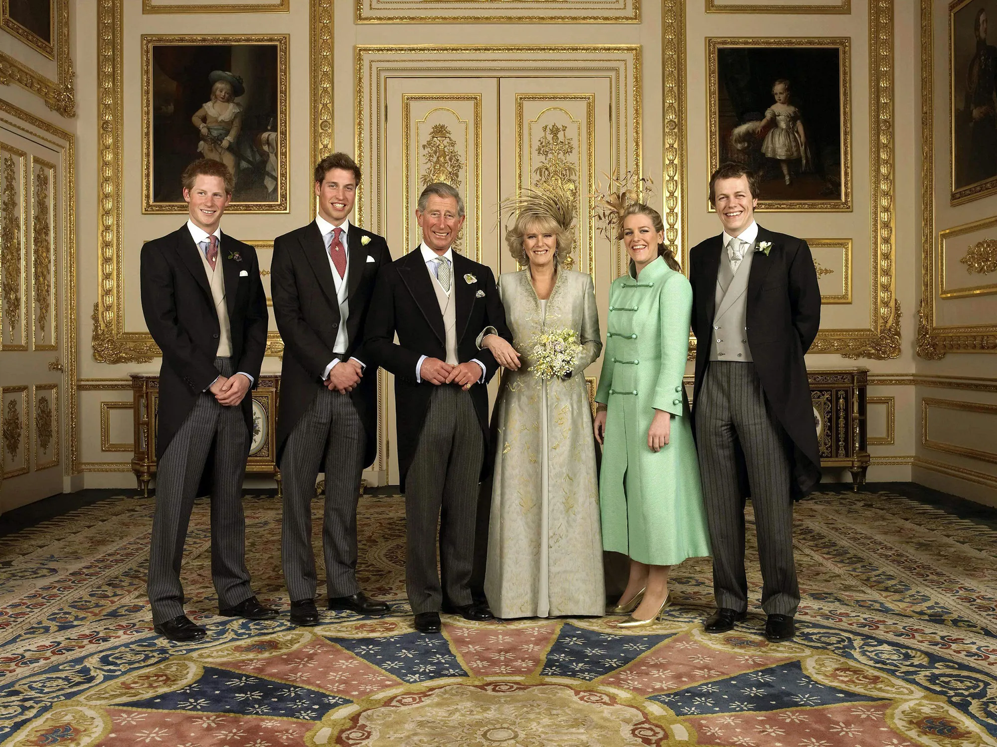 De kerstkaart van prins Charles in 2005 met een foto van zijn huwelijk met Camilla Parker Bowles.