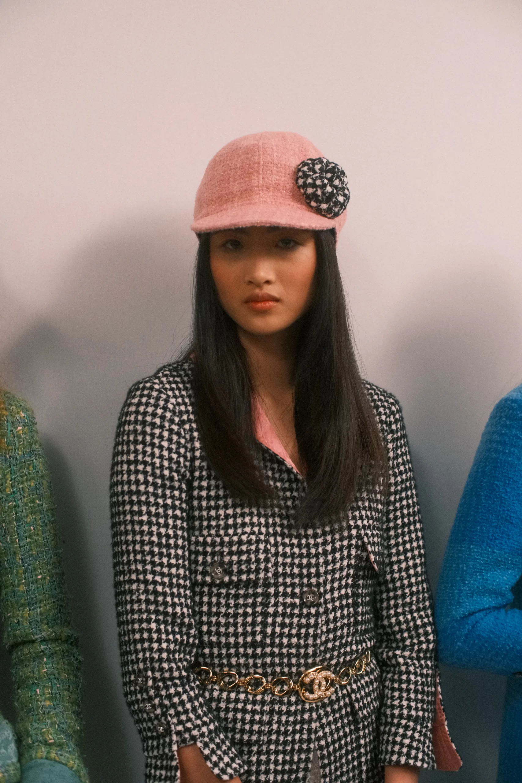 Model Achter de schermen bij Chanel’s Métiers d’Art 2024 Show.