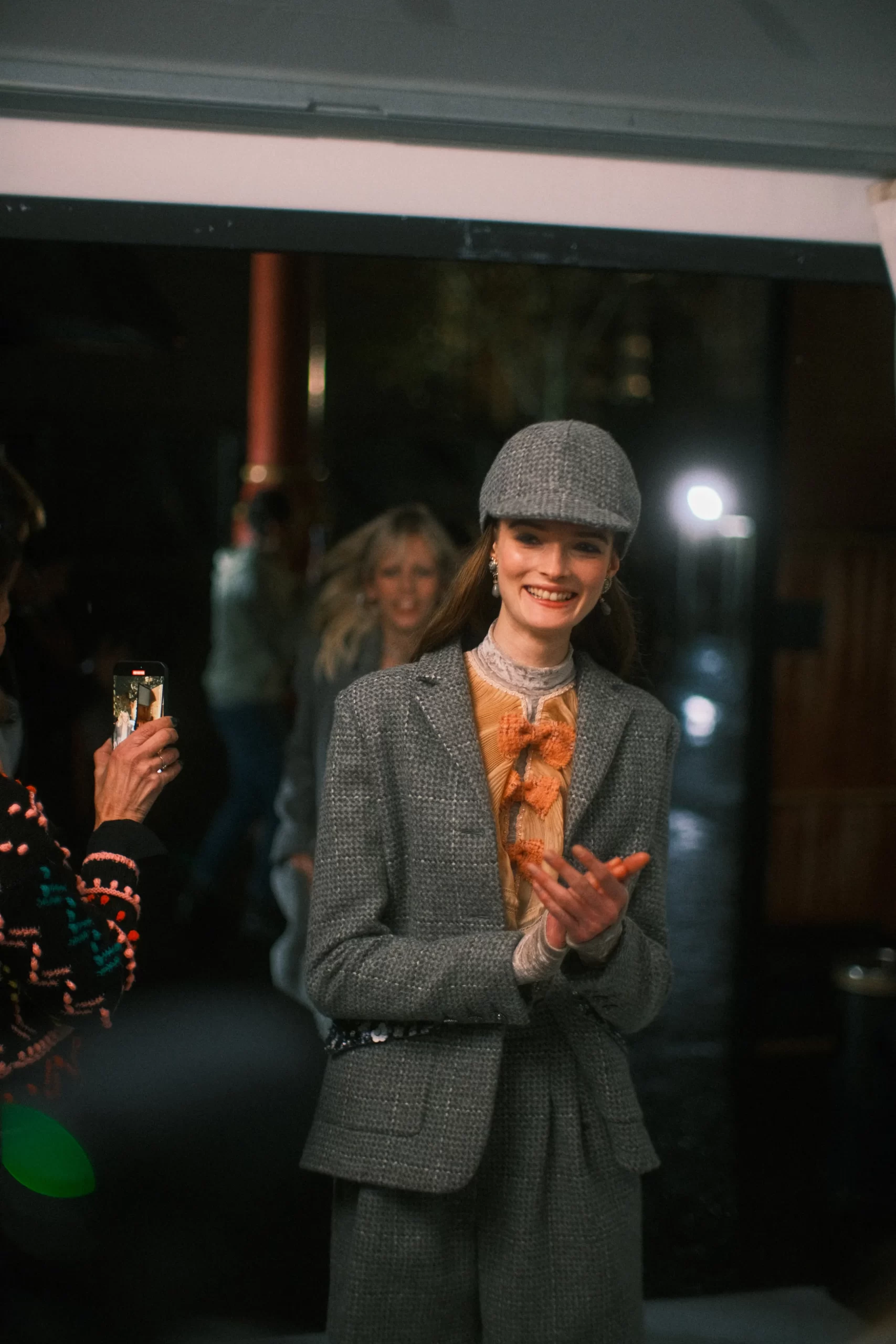 Modellen in chanelkleding