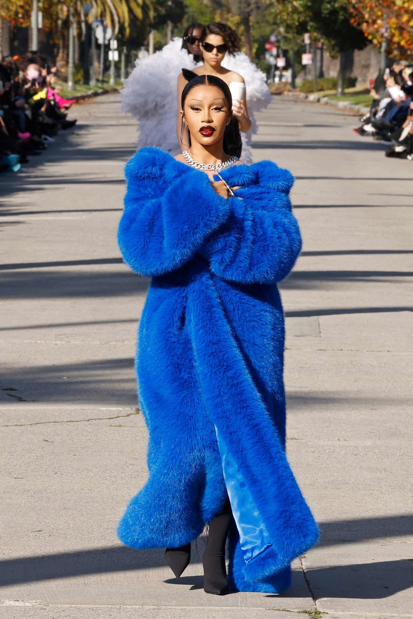 Cardi B op de catwalk bij Balenciaga in Los Angeles